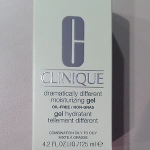 clinique Dramatically Different